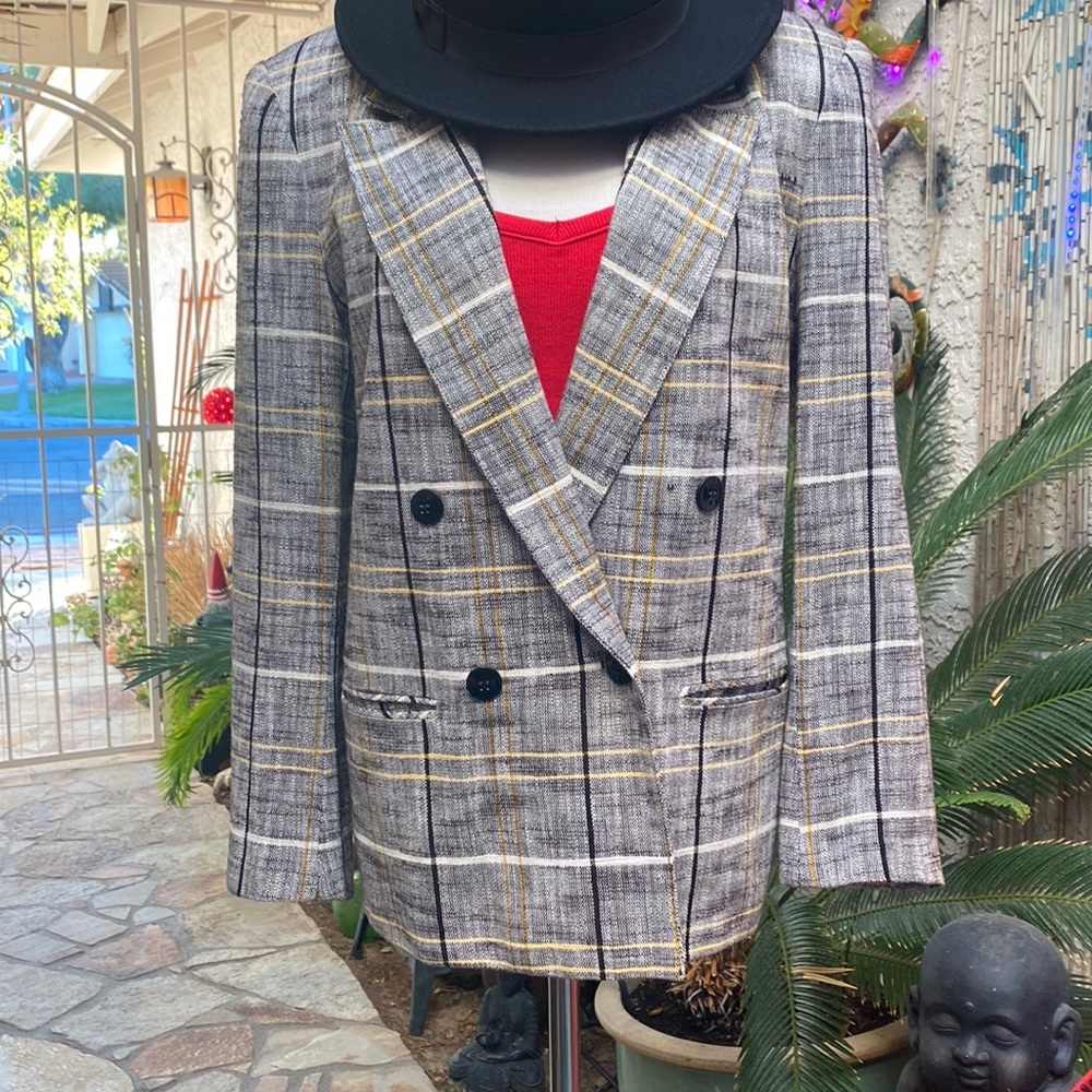 ▪️🔅▪️SUITABLE DOUBLE BREASTED BLACK-MUSTARD YELLOW-WHITE-N-GREY JACKET▪️🔅▪️